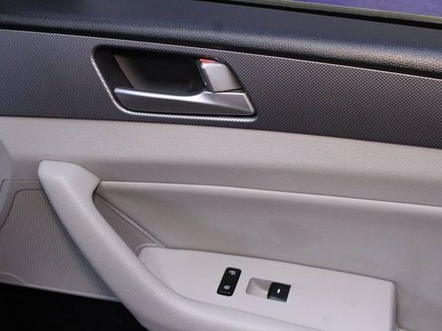 Used 2016 Hyundai Sonata SE image 9