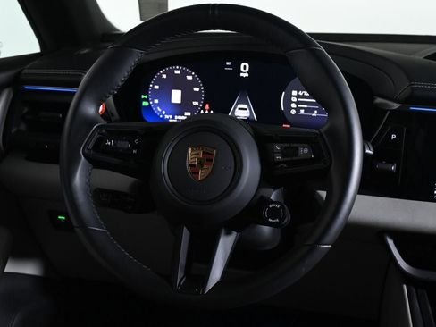 Used 2025 Porsche Macan Electric RWD image 11