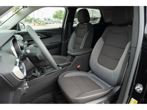 Used 2023 Chevrolet TrailBlazer LT FWD image 12
