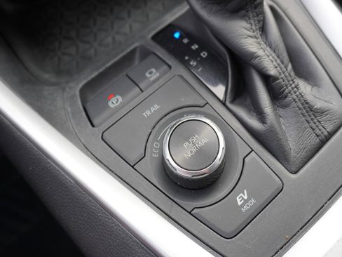 Used 2022 Toyota RAV4 SE image 26