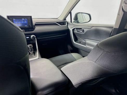 Used 2021 Toyota RAV4 LE FWD image 21