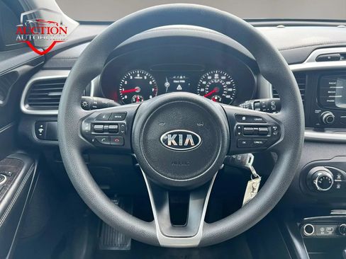 Used 2017 Kia Sorento AWD image 10