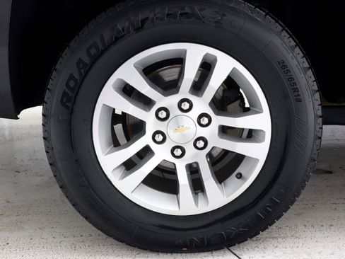 Used 2018 Chevrolet Suburban LS w/ Skid Plate Package image 32