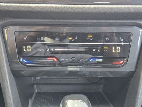Used 2023 Volkswagen Tiguan SE R-Line FWD image 17