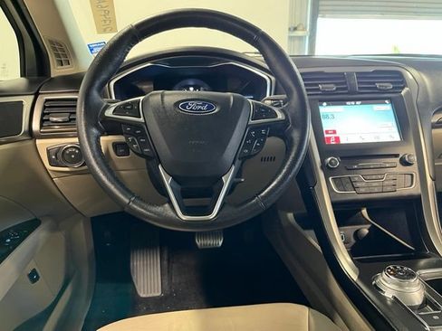 Used 2017 Ford Fusion Energi SE FWD image 22