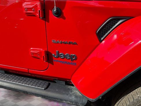 Used 2021 Jeep Wrangler Unlimited Sahara w/ Cold Weather Group image 5