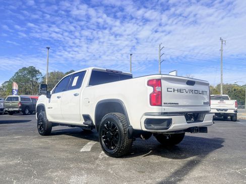 Used 2020 Chevrolet Silverado 2500 High Country w/ Z71 Off-Road Package AWD/4WD image 3