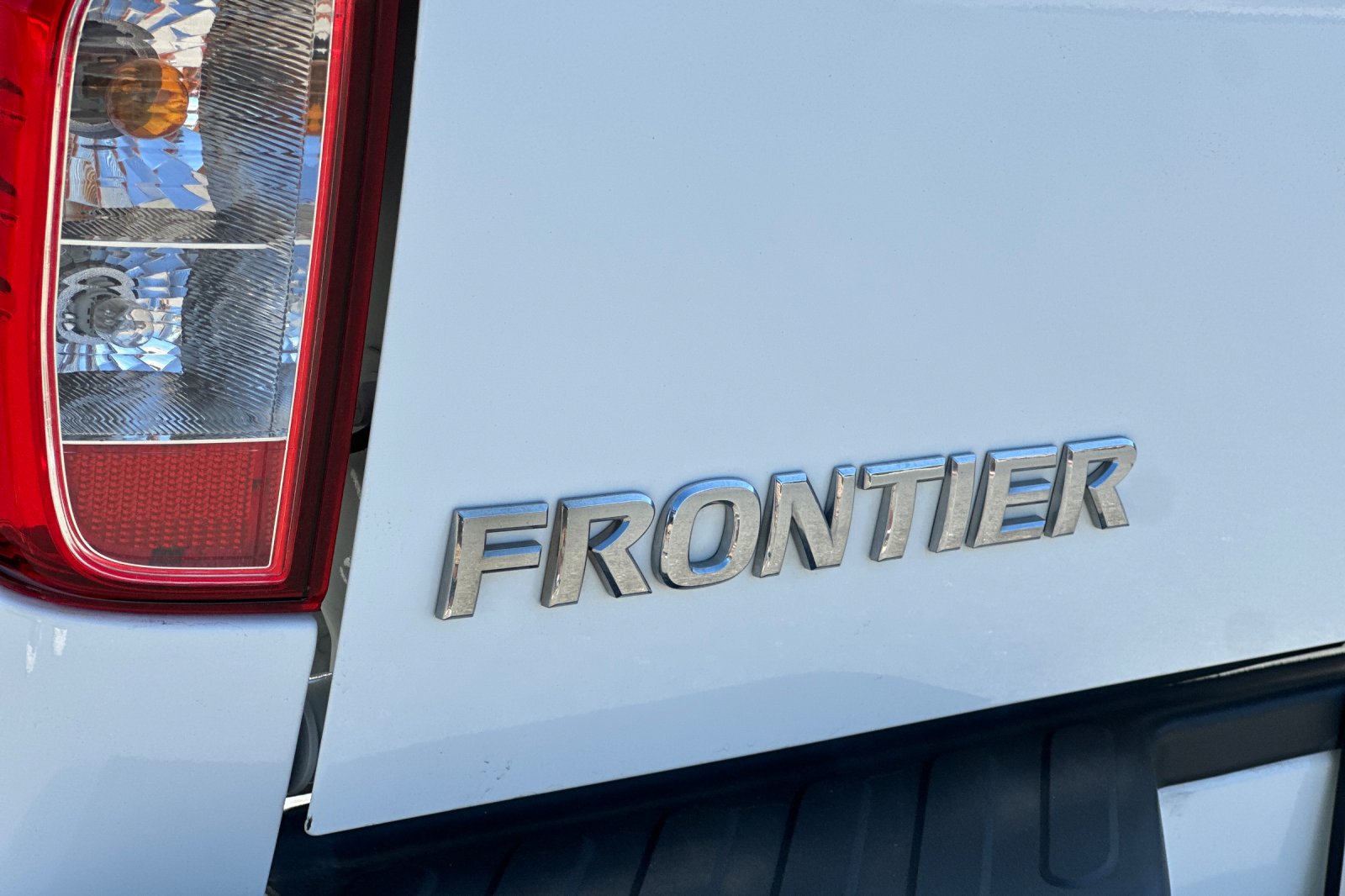 Used 2019 Nissan Frontier S RWD image 25