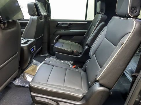 New 2026 Chevrolet Suburban Premier image 10