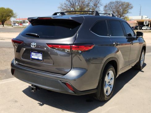 Used 2023 Toyota Highlander L image 3