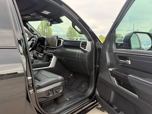 Used 2024 Toyota Sequoia Platinum AWD/4WD image 31