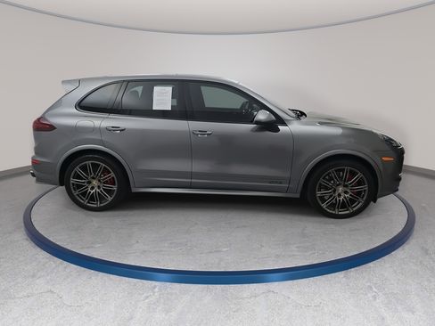 Used 2016 Porsche Cayenne GTS image 4