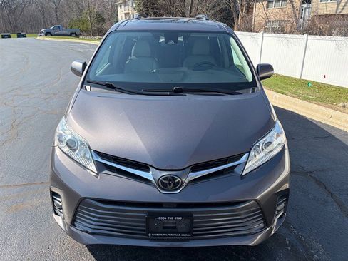 Used 2020 Toyota Sienna XLE w/ XLE Navigation Package image 13