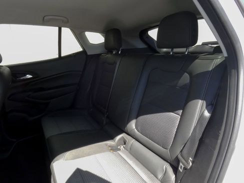 Used 2025 Chevrolet Trax LT image 29