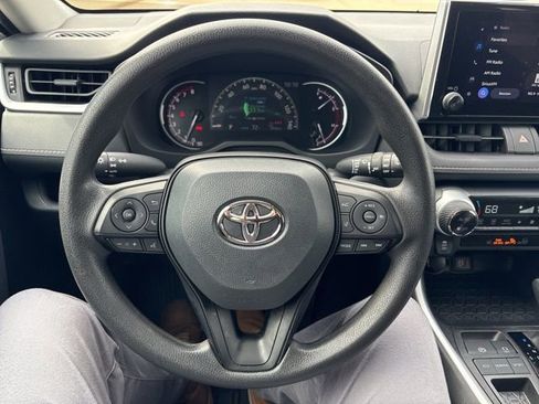 Used 2024 Toyota RAV4 XLE FWD image 28