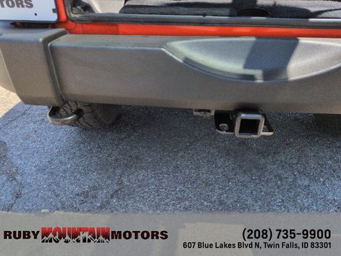 Used 2015 Jeep Wrangler Unlimited Rubicon w/ Dual Top Group AWD/4WD image 25