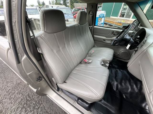 Used 2000 GMC Sonoma SL RWD image 16