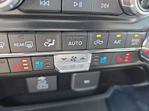 Used 2024 Ford F350 Lariat w/ Camper Package image 28