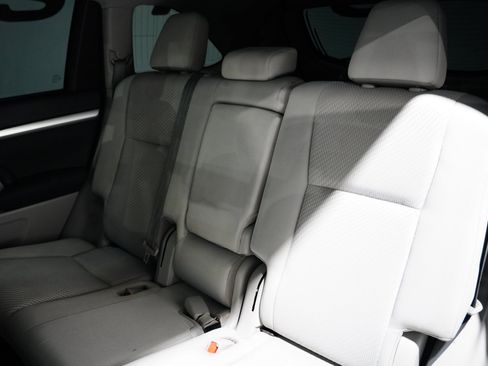 Used 2019 Toyota Highlander LE image 17