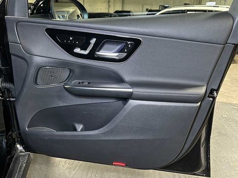 Used 2025 Mercedes-Benz GLC 300 4MATIC image 10