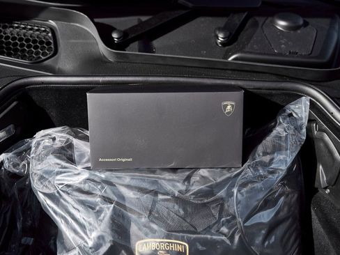 Used 2025 Lamborghini Revuelto AWD/4WD image 19