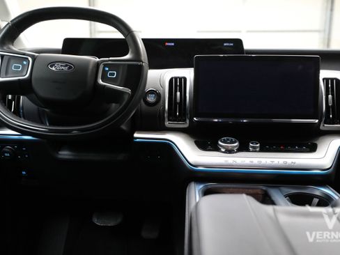 Used 2025 Ford Expedition Platinum AWD/4WD image 20
