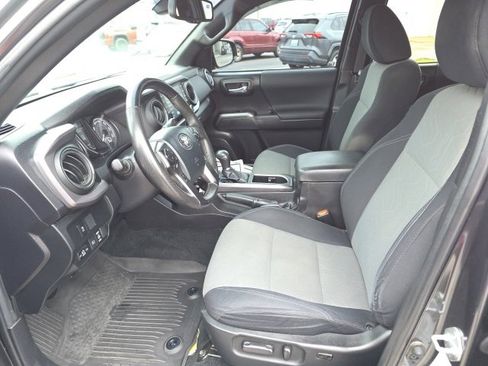 Used 2023 Toyota Tacoma TRD Sport image 10