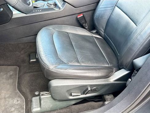 Certified 2018 Ford Explorer XLT w/ Equipment Group 202A image 21