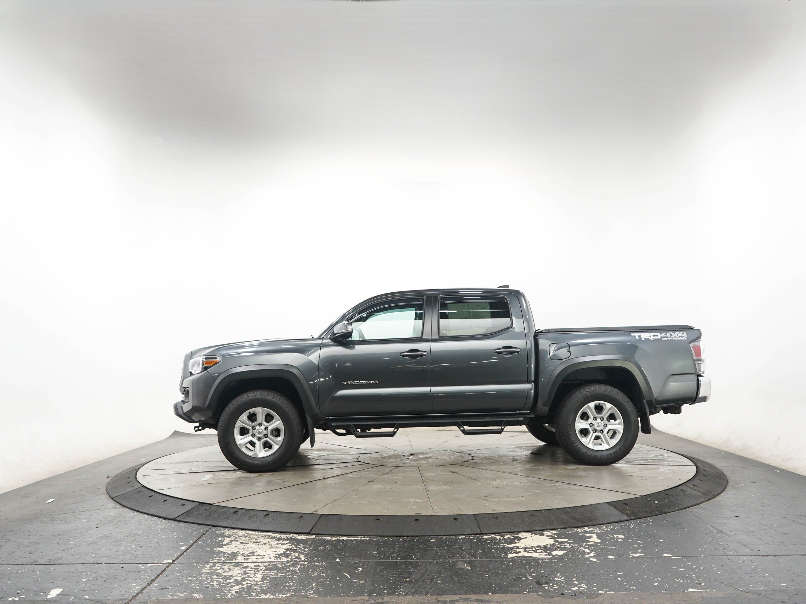 Used 2023 Toyota Tacoma TRD Off-Road AWD/4WD image 8