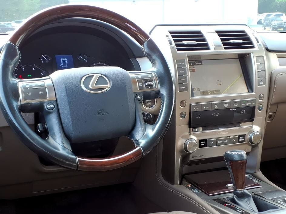 Used 2018 Lexus GX 460 Premium w/ Premium Package AWD/4WD image 10