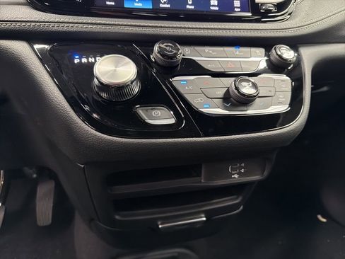 New 2026 Chrysler Pacifica Select image 19