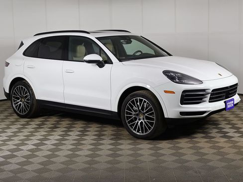 Used 2022 Porsche Cayenne Platinum Edition AWD/4WD image 2
