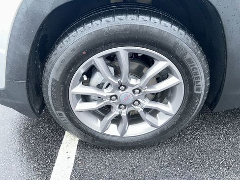 Used 2022 GMC Terrain SLT w/ Infotainment Package II image 9