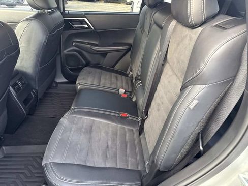 Used 2024 Mitsubishi Outlander SE image 17