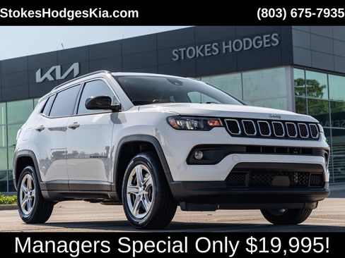 Used 2024 Jeep Compass Latitude AWD/4WD image 1