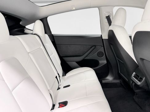 Used 2024 Tesla Model Y Long Range RWD image 20