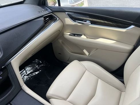 Used 2019 Cadillac XT5 FWD image 15