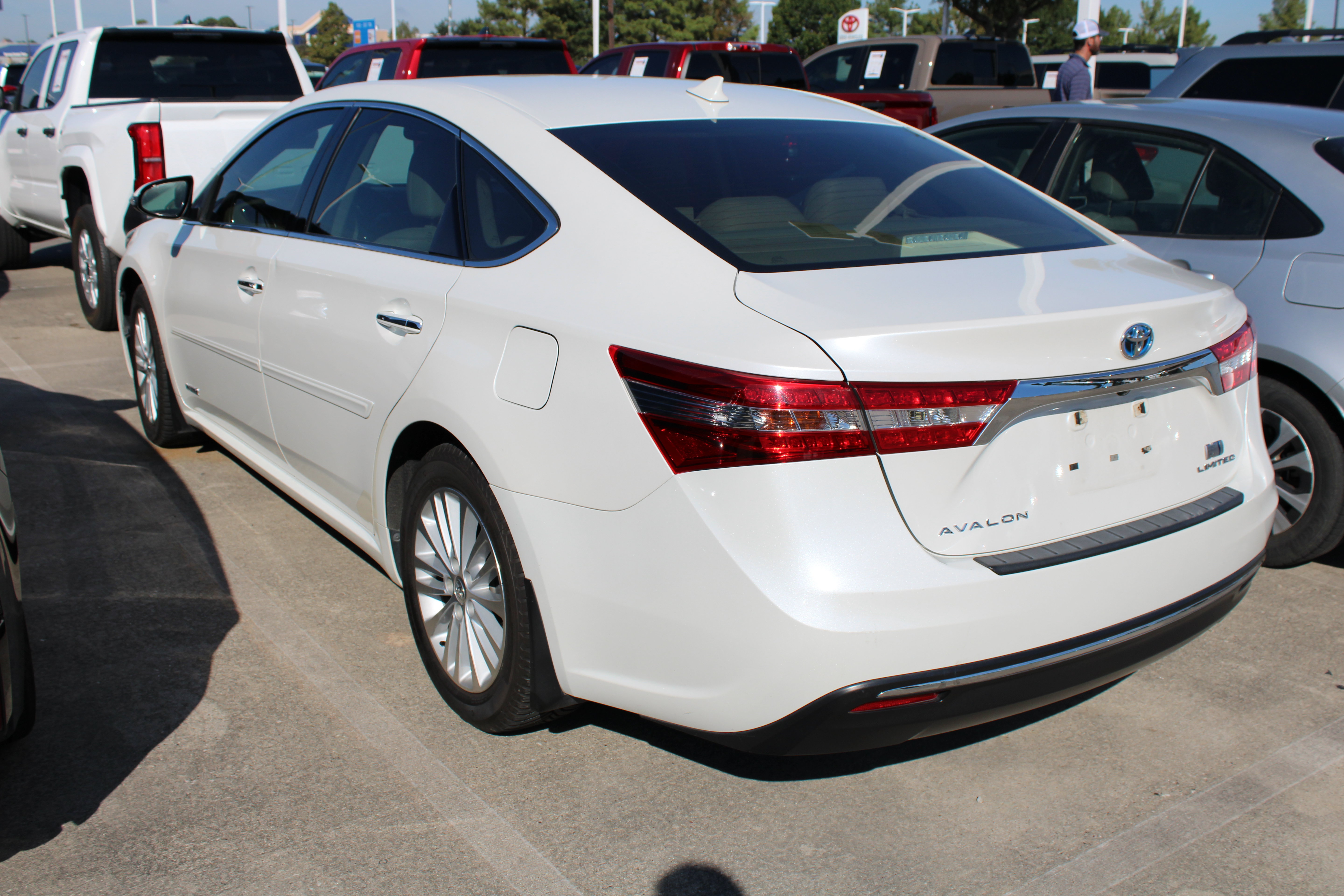 Used 2013 Toyota Avalon Limited FWD image 5