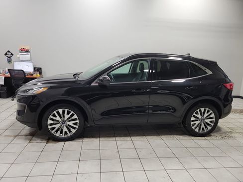 Used 2022 Ford Escape Titanium image 4