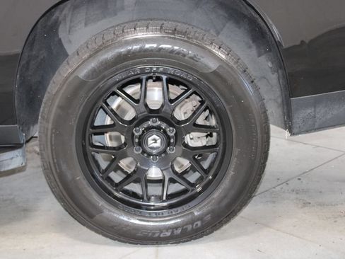 Used 2022 Chevrolet Suburban Premier RWD image 19