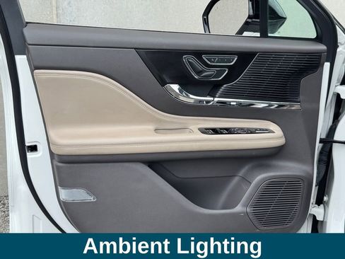 Used 2022 Lincoln Corsair AWD w/ Premium Package image 17