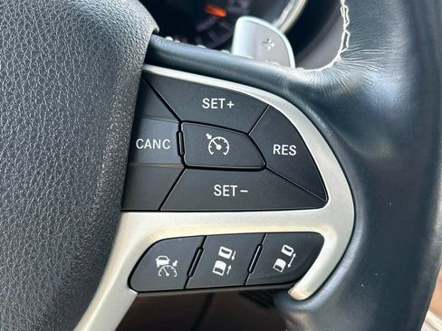 Used 2015 Jeep Grand Cherokee Overland w/ Advanced Technology Group AWD/4WD image 26