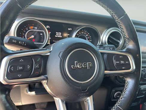 Used 2020 Jeep Wrangler Unlimited Sahara AWD/4WD image 19