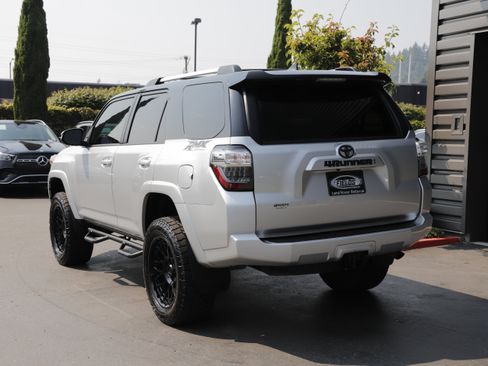 Used 2023 Toyota 4Runner SR5 Premium w/ Moonroof Package AWD/4WD image 4