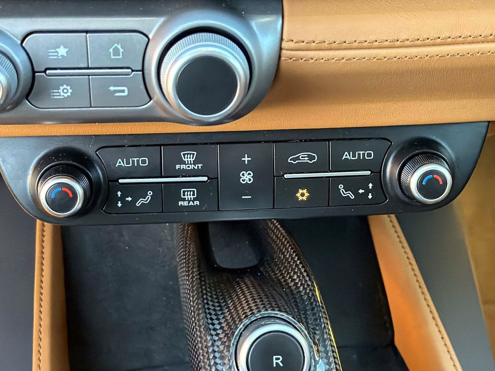 Used 2019 Ferrari Portofino RWD image 25