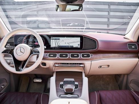 Used 2024 Mercedes-Benz Maybach GLS 600 4MATIC image 55