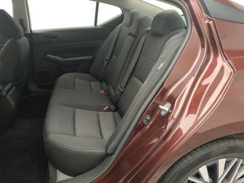 Used 2024 Nissan Altima 2.5 SV image 18