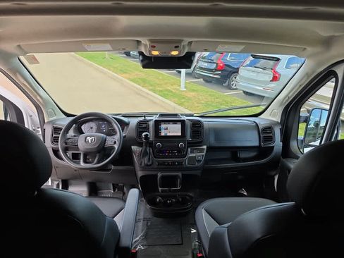 Used 2026 RAM ProMaster 2500 w/ Convenience Group FWD image 9