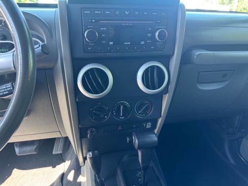 Used 2008 Jeep Wrangler Sahara AWD/4WD image 9