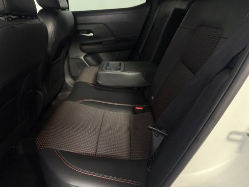 Used 2025 Nissan Kicks SR FWD image 25